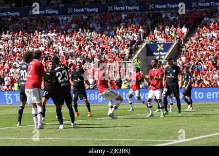 Oslo, Norwegen, 30.. Juli, Harry Maguire trifft fast gegen Atletico Madrid, Quelle: Frode Arnesen/Alamy Live News Stockfoto