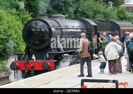 WD 90733 Personenzug auf der Keighley und Worth Valley Railway Stockfoto