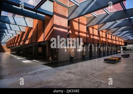 Canakkale, Türkei - 29. Oktober 2021: Troy Museum, Außenansicht vom neuen Museum der antiken Stadt Troy mit Fassade aus Corten-Stahl Stockfoto