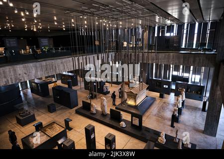 Canakkale, Türkei - 29. Oktober 2021: Troy Museum, Innenansicht des neuen Museums der antiken Stadt Troja mit Fassade aus Corten-Stahl Stockfoto