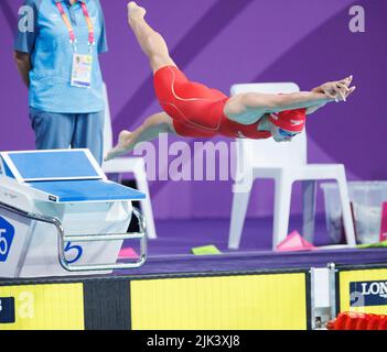 Birmingham, Großbritannien. Birmingham, Großbritannien. 30.. Juli 2022. 29.. Juli 2022; Sandwell Aquatic Centre, Birmingham, Midlands, England: Tag 2 der Commonwealth Games 2022: Anna Hopkins (eng) taucht vom Startblock in Hitze 8 der Women &#X2019;s 50m Freestyle Credit: Action Plus Sports Images/Alamy Live News Credit: Action Plus Sports Images/Alamy Live News Stockfoto