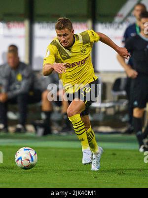 München, Deutschland. 29.. Juli 2022. Thorgan Hazard, BVB 10 Im Spiel TSV 1860 MÜNCHEN - BORUSSIA DORTMUND 0-3 DFB Pokal erste Runde am 29. Juli 2022 in München, Deutschland. Saison 2022/2023. Quelle: Peter Schatz/Alamy Live News Stockfoto