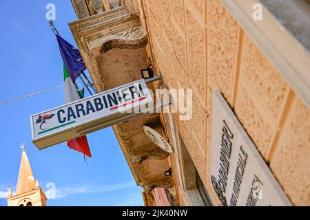 Rovigo, Italien 29. juli 2022: Carabinieri unterzeichnet Detail einer italienischen Polizei Stockfoto