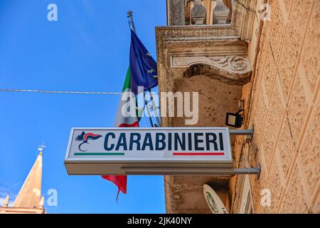 Rovigo, Italien 29. juli 2022: Carabinieri unterzeichnet Detail einer italienischen Polizei Stockfoto