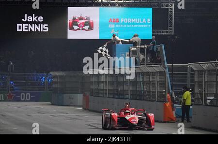 Jake Dennis gewinnt den SABIC London E-Prix 2022 auf dem Excel Circuit in London. Bilddatum: Samstag, 30. Juli 2022. Stockfoto