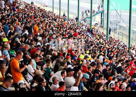Mogyorod, Ungarn. 30.. Juli 2022. Atmosphäre im Kreislauf – Lüfter. Großer Preis von Ungarn, Samstag, 30.. Juli 2022. Budapest, Ungarn. Quelle: James Moy/Alamy Live News Stockfoto