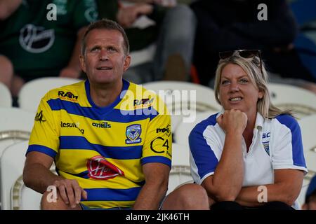 Huddersfield, Großbritannien. 30.. Juli 2022. Warrington Wolves Fans nach dem Spiel in Huddersfield, Vereinigtes Königreich am 7/30/2022. (Foto von Steve Flynn/News Images/Sipa USA) Quelle: SIPA USA/Alamy Live News Stockfoto