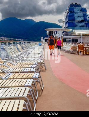 Celebrity Summit - Ca. 2013. Eisskulpturen im Hauptspeisesaal zur Mittagszeit. Stockfoto