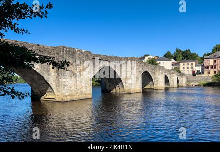 Saint-Martial Bridge in Limoges wurde 1215 eine gewölbte Bogenbrücke fertiggestellt Stockfoto