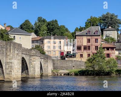 Saint-Martial Bridge in Limoges wurde 1215 eine gewölbte Bogenbrücke fertiggestellt Stockfoto