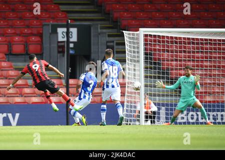 Bournemouth, Großbritannien. 30.. Juli 2022; Vitality Stadium, Boscombe, Dorset, England: Vor der Saison freundlich, AFC Bournemouth versus Real Sociedad: Dominic Solanke aus Bournemouth schießt beim Tor Kredit: Action Plus Sports Images/Alamy Live News Stockfoto