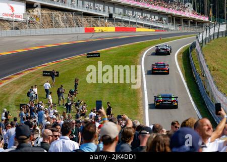 19 Emil Frey Racing, Lamborghini Huracan GT3 Evo von Arthur ROUGIER, Leo ROUSSEL, Giacomo ALTOE, im Einsatz und 25 Audi Sport Team Sainteloc, Audi R8 LMS evo II GT3 von Lucas LEGERET, Patric NIEDERHAUSER, Christopher MIES, im Einsatz während der TotalEnergies 24 Stunden von Spa 2022, 7. Runde der Fanatec GT World Challenge Europe 2022 Powered by AWS, vom 27. Bis 31. Juli 2021 auf dem Circuit de Spa-Francorchamps, in Stavelot, Belgien - Foto Paul Vaicle / DPPI Stockfoto