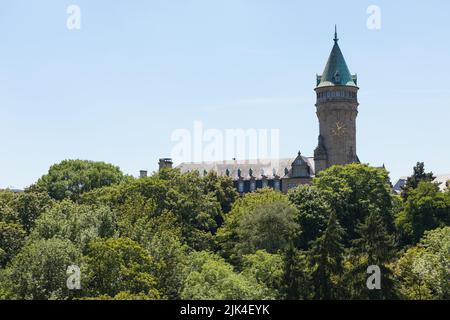 Musée de la Banque - das Gebäude des Bank-Museums mit den Parcs de la Pétrusse im Vordergrund, Stadt Luxemburg, Großherzogtum Luxemburg Stockfoto