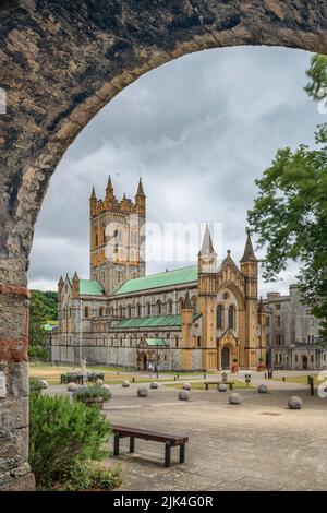 Die Buckfast Abbey in der Nähe von Buckfastleigh am Rande des Dartmoor National Park beherbergt eine Gemeinschaft römisch-katholischer Benediktinermönche. Die Abteikirche Stockfoto