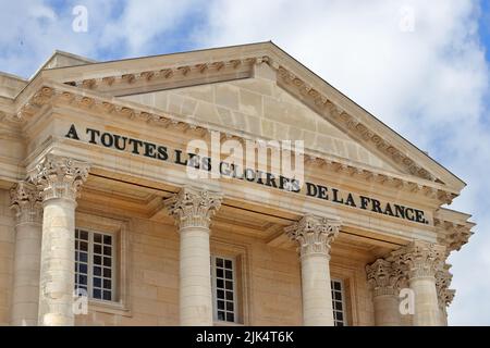 VERSAILLES / FRANKREICH - 16. Juni 2019: An alle Glorie Frankreichs ( toutes les gloires de la France), den Dufour-Pavillon des Schlosses Versailles Stockfoto