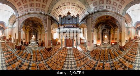 Ajaccio , Korsika, Frankreich - 2022. Juni: Kathedrale von Ajaccio Notre-Dame, Barock-manieristischer Stil. Luftbild 360 des Kirchenschiffs. Kathedrale von Our Stockfoto