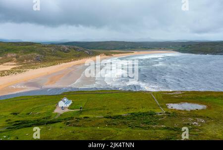 Luftaufnahme der Torrisdale Bay und des Strandes bei Bettyhill an der Nordküste 500 in Schottland, Großbritannien Stockfoto