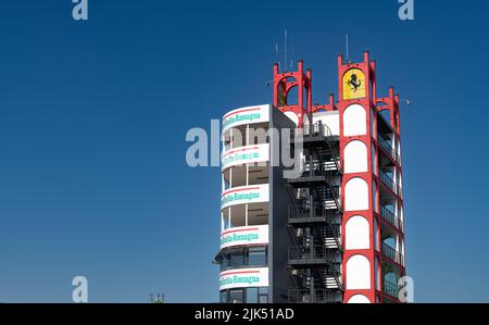 Imola internationale Motorsport-Rennstrecke, Turm mit Ferrari-Logo, Italien, juni 19 2022. DTM Stockfoto