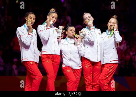 BIRMINGHAM, GROSSBRITANNIEN. 30. Juli 2022. Das Team England (ACHAMPONG Ondine, FENTON Georgia-Mae, FRAGAPANE Claudia, KINSELLA Alice und SIMM Kelly) gewann am Samstag, den 30. Juli 2022 in BIRMINGHAM, GROSSBRITANNIEN, bei den Artistic Gymnastics of Birmingham 2022 - Commonwealth Games in der Birmingham Arena das Gold. Kredit: Taka Wu/Alamy Live Nachrichten Stockfoto