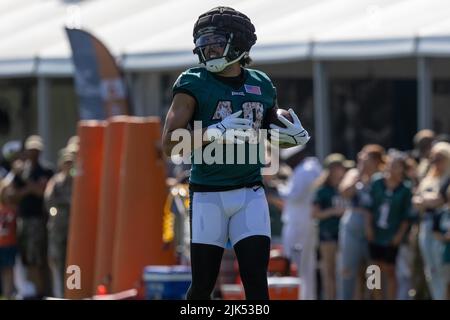 Philadelphia, PA, USA. 30.. Juli 2022. Philadelphia Eagles Tight End J.J. ARCEGA-WHITESIDE (19) nimmt am Samstag, dem 30. Juli 2022, an Trainingslagern im NovaCare Complex in Philadelphia, PA, Teil. (Bild: © Saquan Stimpson/ZUMA Press Wire) Stockfoto