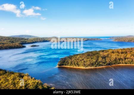 Malerische Landschaft des Myalls Lake National Park in Australien an der Pazifikküste - Luftaufnahme. Stockfoto