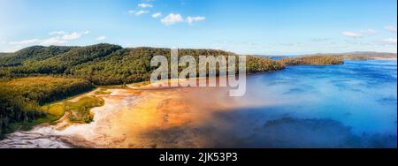 Landschaftlich schöner Myalls Lake Nationalpark in Australien - weites Luftlandschaftspanorama . Stockfoto