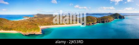 Booti Booti Nationalpark auf dem Lakes Way der Pazifikküste in Australien - breites Luftpanorama. Stockfoto