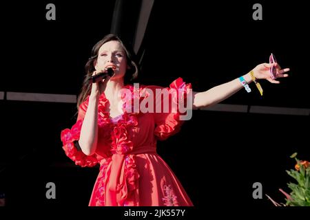 Lulworth, Großbritannien. 30.. Juli 2022. Sophie Michelle Ellis-Bextor, englische Model, Sängerin und Songwriterin, tritt live auf dem Camp Bestival Familienfestival in Dorset auf. Kredit: SOPA Images Limited/Alamy Live Nachrichten Stockfoto