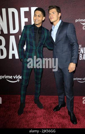 The Tender Bar Premiere im TCL Chinese Theatre IMAX am 12. Dezember 2021 in Los Angeles, CA mit: Rhenzy Feliz, Gregg Sulkin wo: Los Angeles, California, USA Wann: 13. Dezember 2021 Credit: Nicky Nelson/WENN Stockfoto