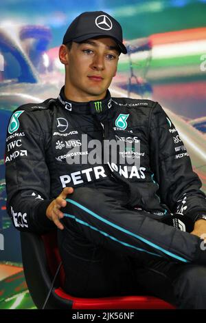 George Russell (GBR) Mercedes AMG F1, in der Nachqualifizierung FIA Pressekonferenz, Porträt während der Formel 1 Aramco Magyar Nagydij 2022, großer Preis von Ungarn 2022, 12. Lauf der FIA Formel 1 Weltmeisterschaft 2022 vom 28. Bis 31. Juli 2022 auf dem Hungaroring, in Mogyorod, Ungarn - Foto: Dppi/DPPI/LiveMedia Stockfoto