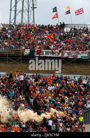 Budapest, Ungarn. 30.. Juli 2022. Fans, F1 Grand Prix von Ungarn beim Hungaroring am 30. Juli 2022 in Budapest, Ungarn. (Foto von HIGH TWO) Quelle: dpa/Alamy Live News Stockfoto