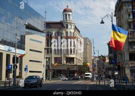 Bukarest, Rumänien - 29. Juli 2022: Der Victoria Store, das erste große Kaufhaus in Rumänien, ursprünglich als Galleries Lafayette bezeichnet, wurde 1928 eröffnet Stockfoto