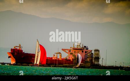 Ilhabela, Brasilien. 30.. Juli 2022. 49. Internationale Segelwoche von Ilhabela vom 15.. Bis 30.. Juli. Rennen im São Sebastião-Kanal, Nordküste von São Paulo, basierend auf Ilhabela. Das Foto wurde am Samstag, dem 30.. Juli, dem letzten Tag der Veranstaltung, aufgenommen. Kredit: Márcio Pannunzio/FotoArena/Alamy Live Nachrichten Stockfoto