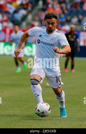 Chicago, USA, 30. Juli 2022. Der FC Chicago Fire Xherdan Shaqiri (10) der Major League Soccer (MLS) spielt den Ball gegen den FC Atlanta United im Soldier Field in Chicago, IL, USA. Kredit: Tony Gadomski / All Sport Imaging / Alamy Live Nachrichten Stockfoto