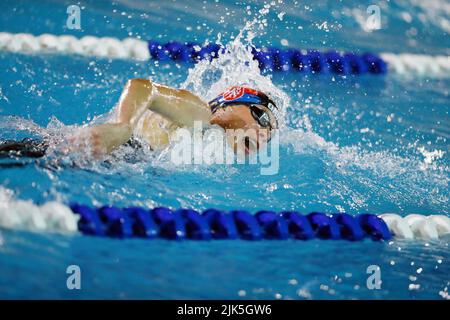 Alexandria, Ägypten. 30.. Juli 2022. Karolina Krenkova aus der Tschechischen Republik tritt beim Damenfinale der UIPM 2022-Fünfkampf-Weltmeisterschaft in Alexandria, Ägypten, am 30. Juli 2022 im Schwimmen an. Quelle: Ahmed Gomaa/Xinhua/Alamy Live News Stockfoto