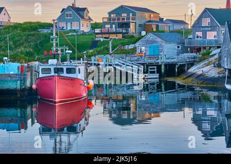 Foto des Dorfes Peggy's Cove Nova Scotia, aufgenommen in den frühen Morgenstunden. Stockfoto