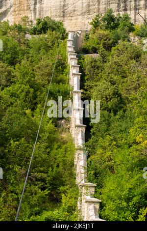 Altertümlich tufut Stadt Straße Höhle bachtschissaray krim mittelalterlichen Festungsstein, Konzept Landschaftsbau für den Tourismus für die Reise tufut, Kalkstein Stockfoto