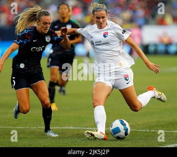 Chicago, USA, 30. Juli 2022. Der Kelsey Turnbow der National Women's Soccer League (NWSL) der San Diego Wave spielt den Ball gegen die Chicago Red Stars auf dem Soldier Field in Chicago, IL, USA. Kredit: Tony Gadomski / All Sport Imaging / Alamy Live Nachrichten Stockfoto