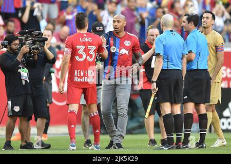 30. Juli 2022, Harrison, New Jersey, USA: Der ehemalige New Yorker Red Bull und FC Barcelona Spieler THIERRY HENRY wird in der Red Bull Arena in Harrison gesehen New Jersey der FC Barcelona besiegt New York 2 bis 0 (Bildquelle: © Brooks von Arx/ZUMA Press Wire) Bildquelle: ZUMA Press, Inc./Alamy Live News Stockfoto