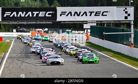 Spa Francorchamps, Belgien. 30.. Juli 2022. Main Race, Start Kredit: Independent Photo Agency/Alamy Live News Stockfoto