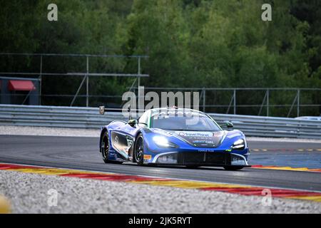 Spa Francorchamps, Belgien. 30.. Juli 2022. James Baldwin, Vargas Manuel Maldonado, Ethan Simioni, Nicolai Kjaergaard Garage 59 McLaren 720S GT3 Quelle: Independent Photo Agency/Alamy Live News Stockfoto