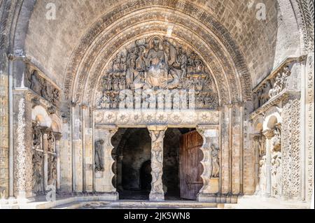 Die Abteikirche Saint-Pierre in Moissac ist berühmt für ihren südwestlichen Portikus, ein Meisterwerk der romanischen Kunst Stockfoto