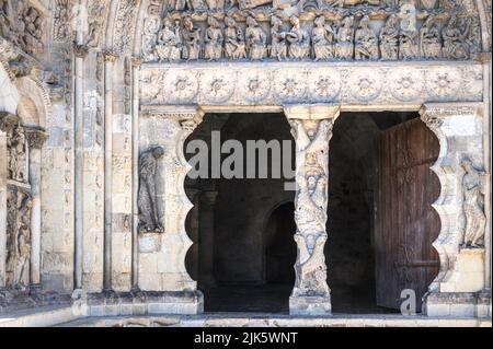 Die Abteikirche Saint-Pierre in Moissac ist berühmt für ihren südwestlichen Portikus, ein Meisterwerk der romanischen Kunst Stockfoto