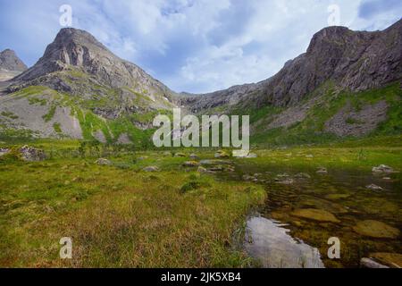 Landschaft auf Grøtfjorden, Insel Kvaløya, Nordnorwegen Stockfoto