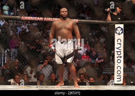 Dallas, Texas, Dallas, TX, USA. 30.. Juli 2022. DALLAS, TX - 30. JULI: Derrick Lewis bereitet sich auf den Kampf gegen Sergei Pavlovich in ihrem Schwergewicht-Kampf während des UFC 277-Events im American Airlines Center am 30. Juli 2022 in Dallas, Texas, USA, vor. (Bild: © Alejandro Salazar/PX Imagens via ZUMA Press Wire) Stockfoto