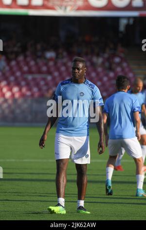 SALERNO, ITALIEN - 30. JULI: Mario Balotelli von Adana Demirspor während der Angelo Iervolino Trophy mit Adana Demirspor, Reggina 1914 und US Salernitana AT Stockfoto