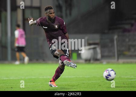 SALERNO, ITALIEN - 30. JULI: Lassana Coulibaly von Salernitana während der Angelo Iervolino Trophy mit Adana Demirspor, Reggina 1914 und US Salernitana in St. Stockfoto