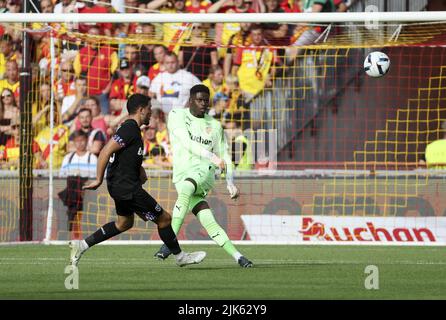 Torhüter von Lens Brice Samba beim Vorsaison-Freundschaftsspiel zwischen RC Lens (RCL) und West Ham United FC am 30. Juli 2022 im Stade Bollaert-Delelis in Lens, Frankreich - Foto: Jean Catuffe/DPPI/LiveMedia Stockfoto