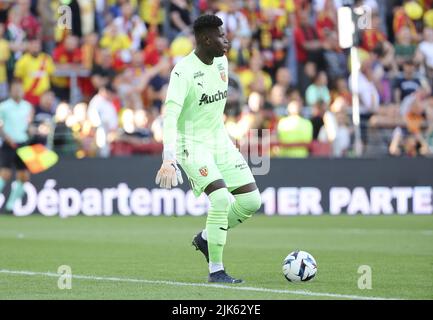 Torhüter von Lens Brice Samba beim Vorsaison-Freundschaftsspiel zwischen RC Lens (RCL) und West Ham United FC am 30. Juli 2022 im Stade Bollaert-Delelis in Lens, Frankreich - Foto: Jean Catuffe/DPPI/LiveMedia Stockfoto