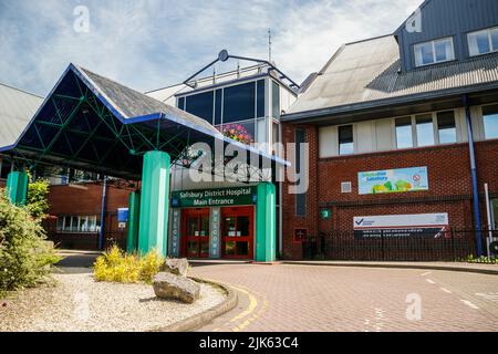 Salisbury, Wiltshire, Großbritannien - 27. Mai 2020: Salisbury District Hospital. Haupteingang des Salisbury NHS Foundation Trust Stockfoto